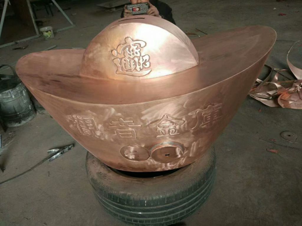 金元寶銅雕塑廠家，鑄銅金元寶雕塑制作公司