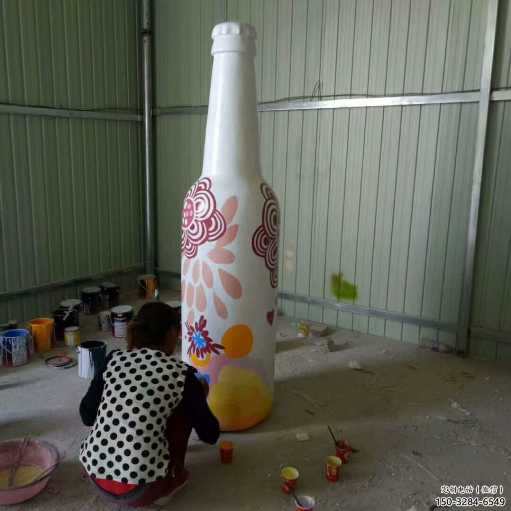 酒瓶彩繪雕塑，公園小區擺件，玻璃鋼噴漆工藝