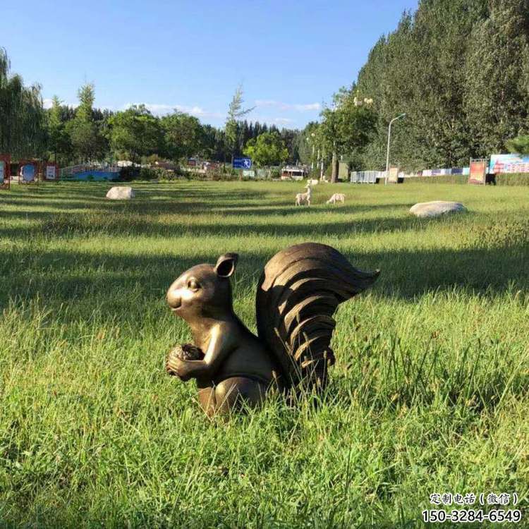 銅松鼠雕塑廠家，動物景觀擺件，仿古元素設計 (1)
