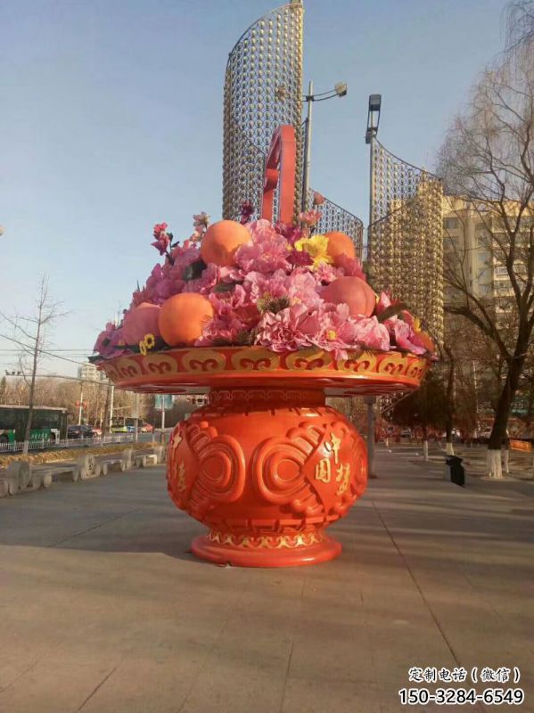 鍛鋼花籃雕塑選用，小區(qū)擺件，大型鐵藝花籃雕塑公司批發(fā)