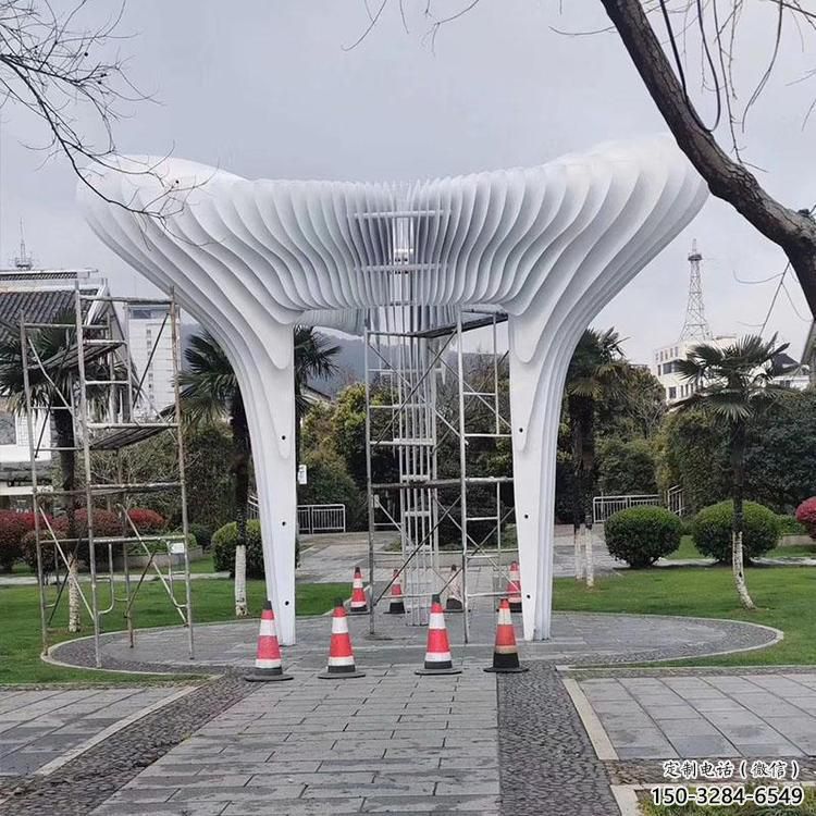 精神堡壘雕塑，折紙藝術形式，城市景觀建筑雕塑