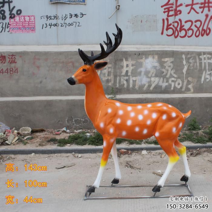 小鹿仿真雕塑，動物美陳小品，玻璃鋼彩繪動物雕塑廠家