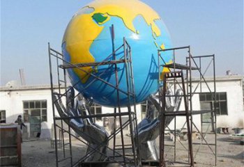 地球儀雕塑制作，村標概念，鍛鋼手托地球儀雕塑廠家