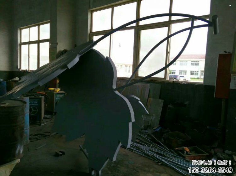 楓葉雕塑承接，歐式風(fēng)格，不銹鋼楓葉雕塑精選