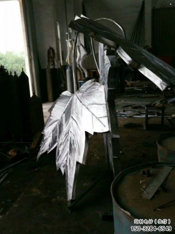 楓葉雕塑供應(yīng),花園小品,不銹鋼仿真楓葉雕塑廠家 楓葉雕塑供應(yīng),花園小品,不銹鋼仿真楓葉雕塑廠家