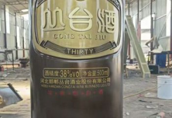 室內(nèi)酒瓶雕塑，拉絲景觀雕塑，抽象效果