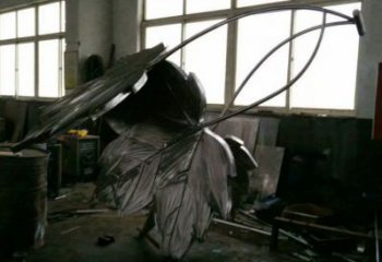 楓葉雕塑服務商，噴泉雕塑，不銹鋼楓葉雕塑訂做廠家