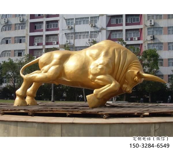 南關(guān)風(fēng)景區(qū)開荒牛雕塑