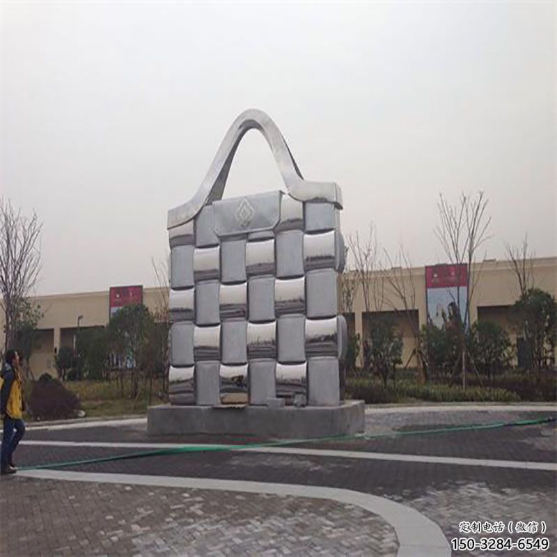萬柏林景觀背包雕塑優(yōu)選，陸地擺件，園林不銹鋼背包雕塑供應